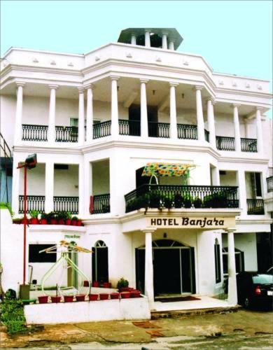 Hotel Banjara Regalia Ābu Exteriör bild